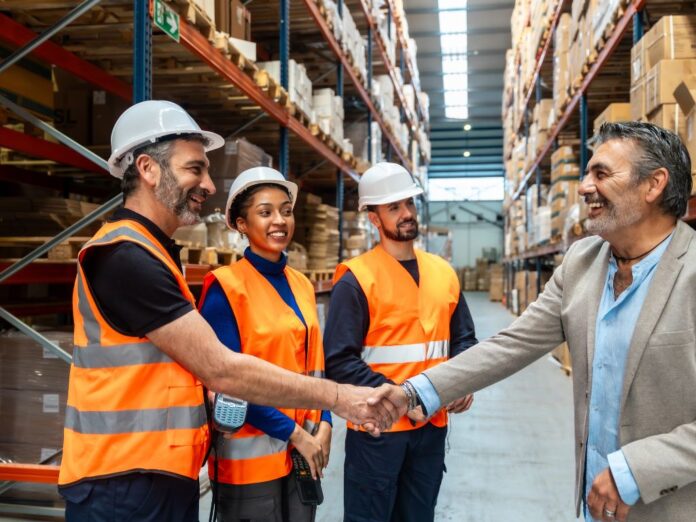 A gestão de frete internacional é o processo estratégico de planejar e controlar a movimentação de mercadorias entre diferentes países.