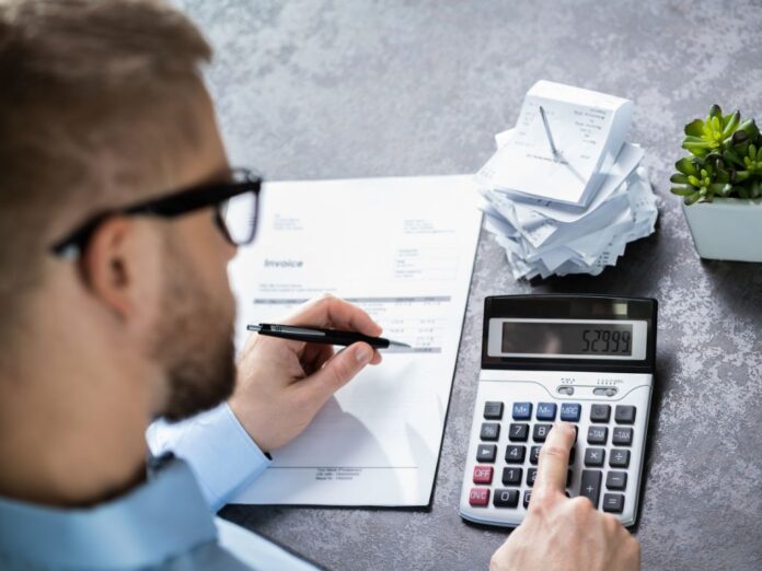 Controle de contratos na gestão de frotas: veja 7 pontos essenciais para monitorar prazos, auditar SLAs, reduzir custos e evitar multas contratuais.